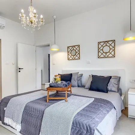 Design M * Πούλα